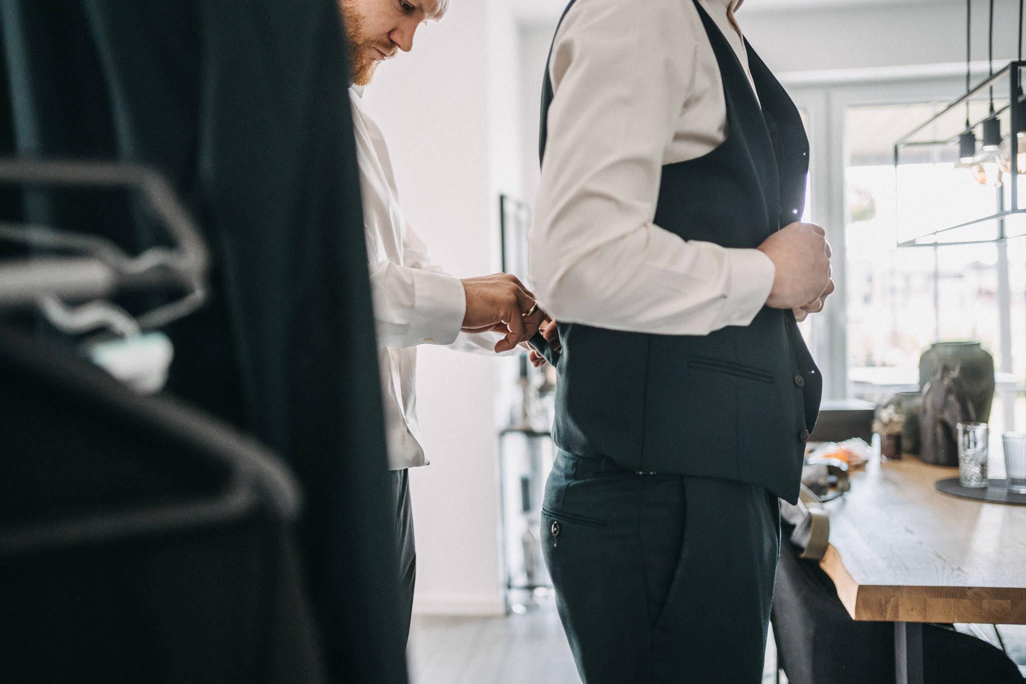 Hochzeitsmoment aus der Region Oldenburg von herrstellmach